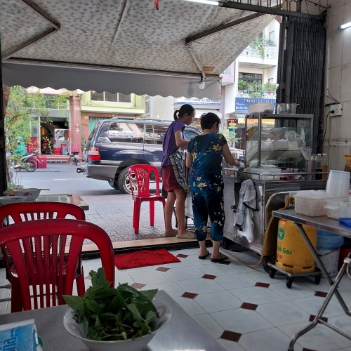 老舗のフォー屋『Quoc ky』で担々麺を食べてみた。