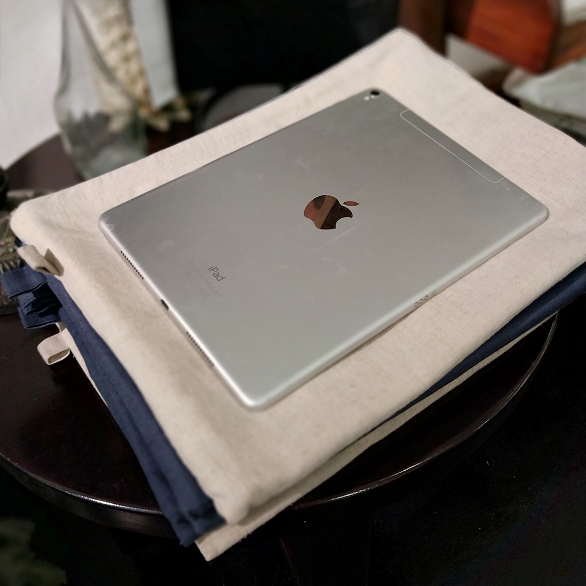 ショーコのイニシャル刺繍タブレットケース