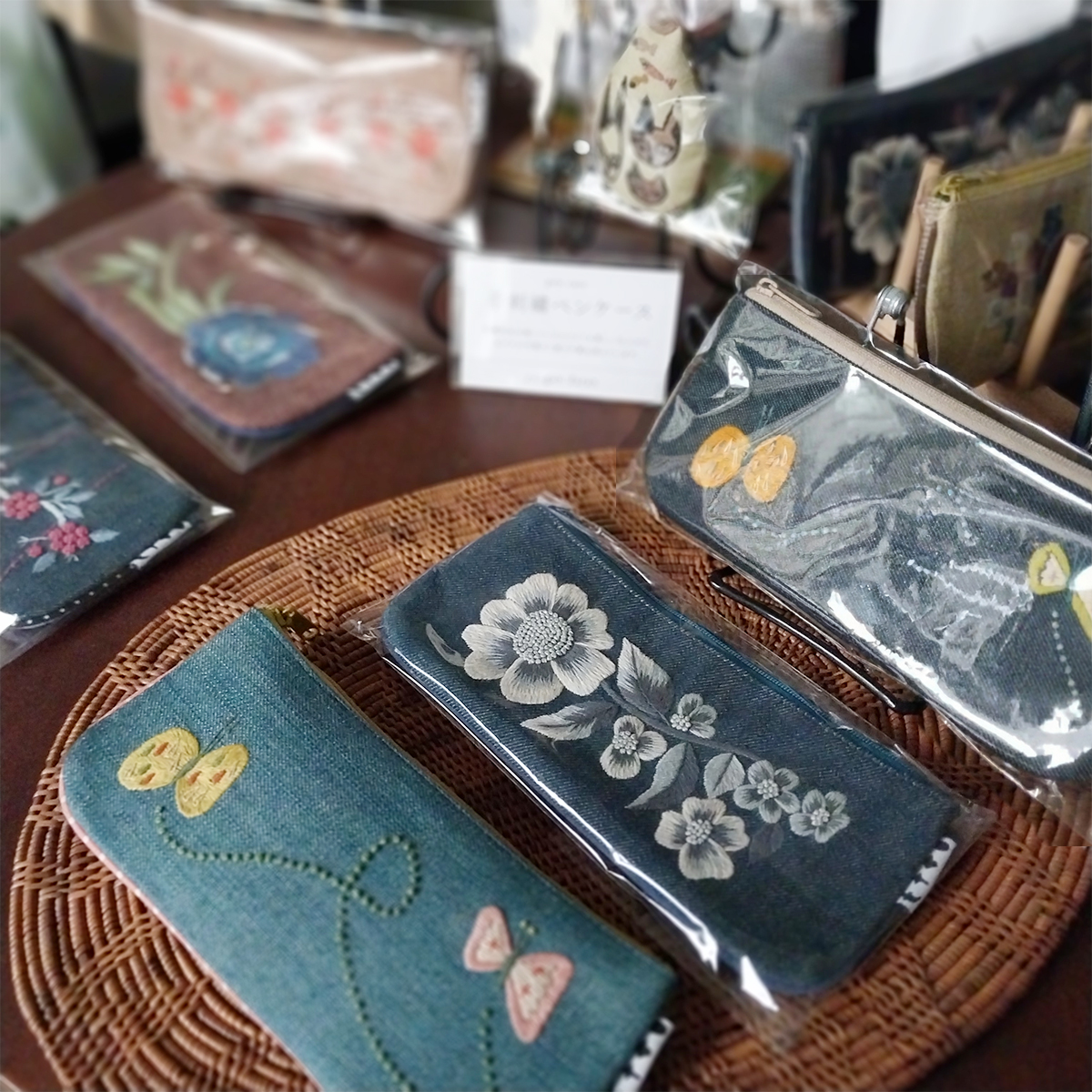 手刺繍ペンケース