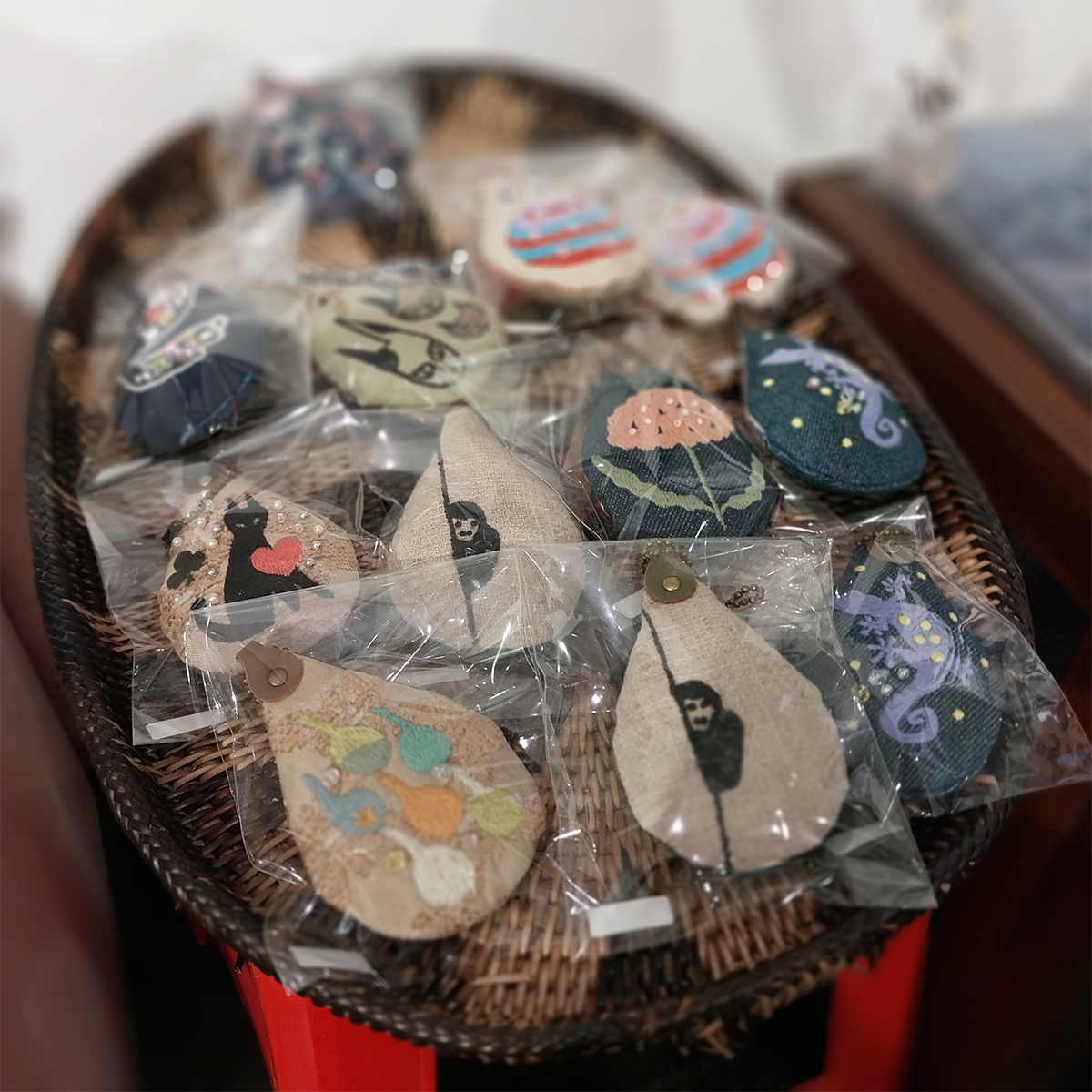 泪バッグチャーム