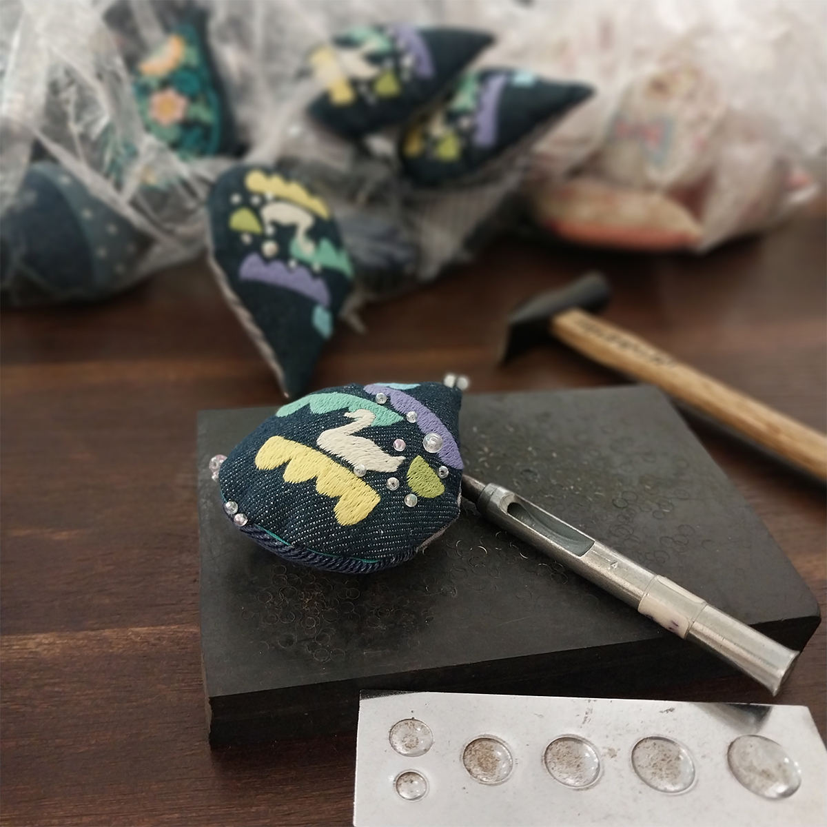 泪バッグチャーム