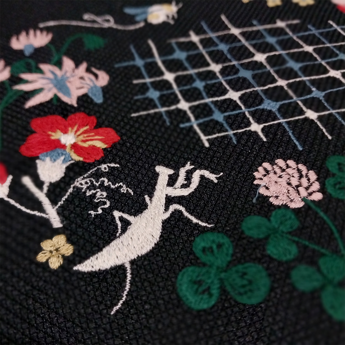 春の庭刺繍カマキリ