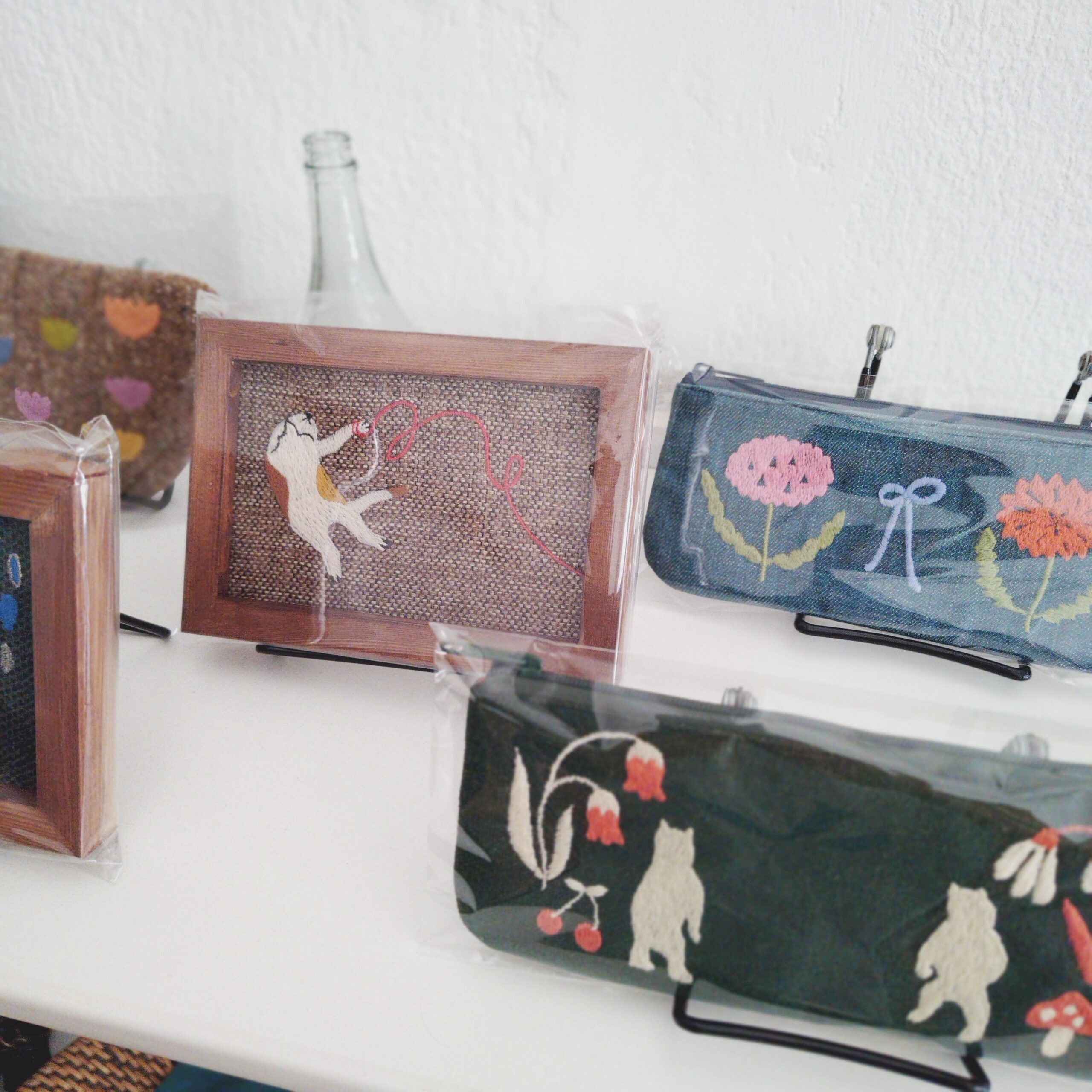 額縁とか、ペンケースとか。