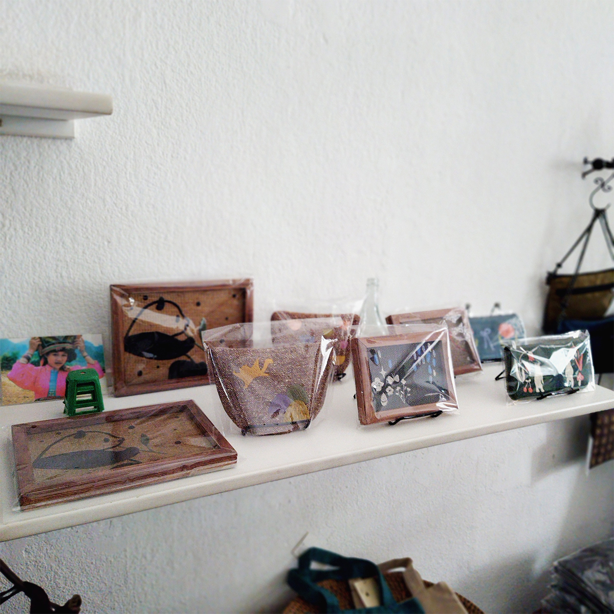 額縁とか、ペンケースとか。