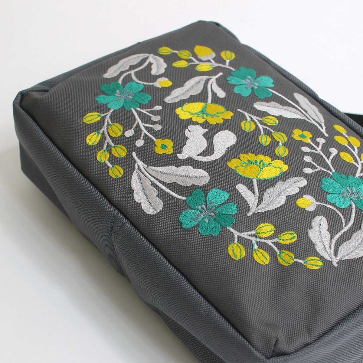リース刺繍とリス刺繍